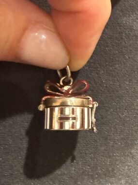 Henri Bendel Hat Box Charm